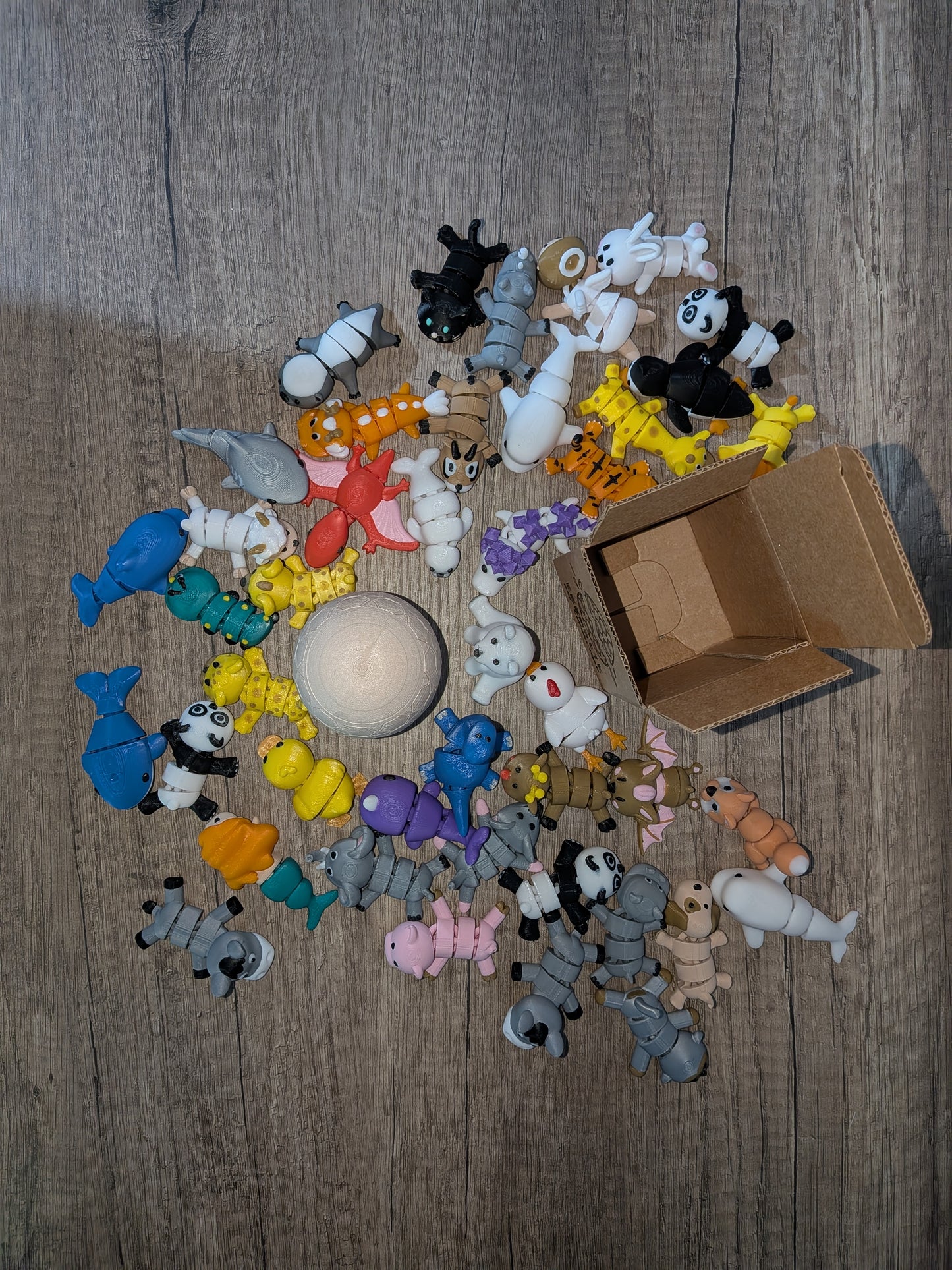 Eggmatik — 2 figurines d’animaux (réels ou fantastiques) à collectionner